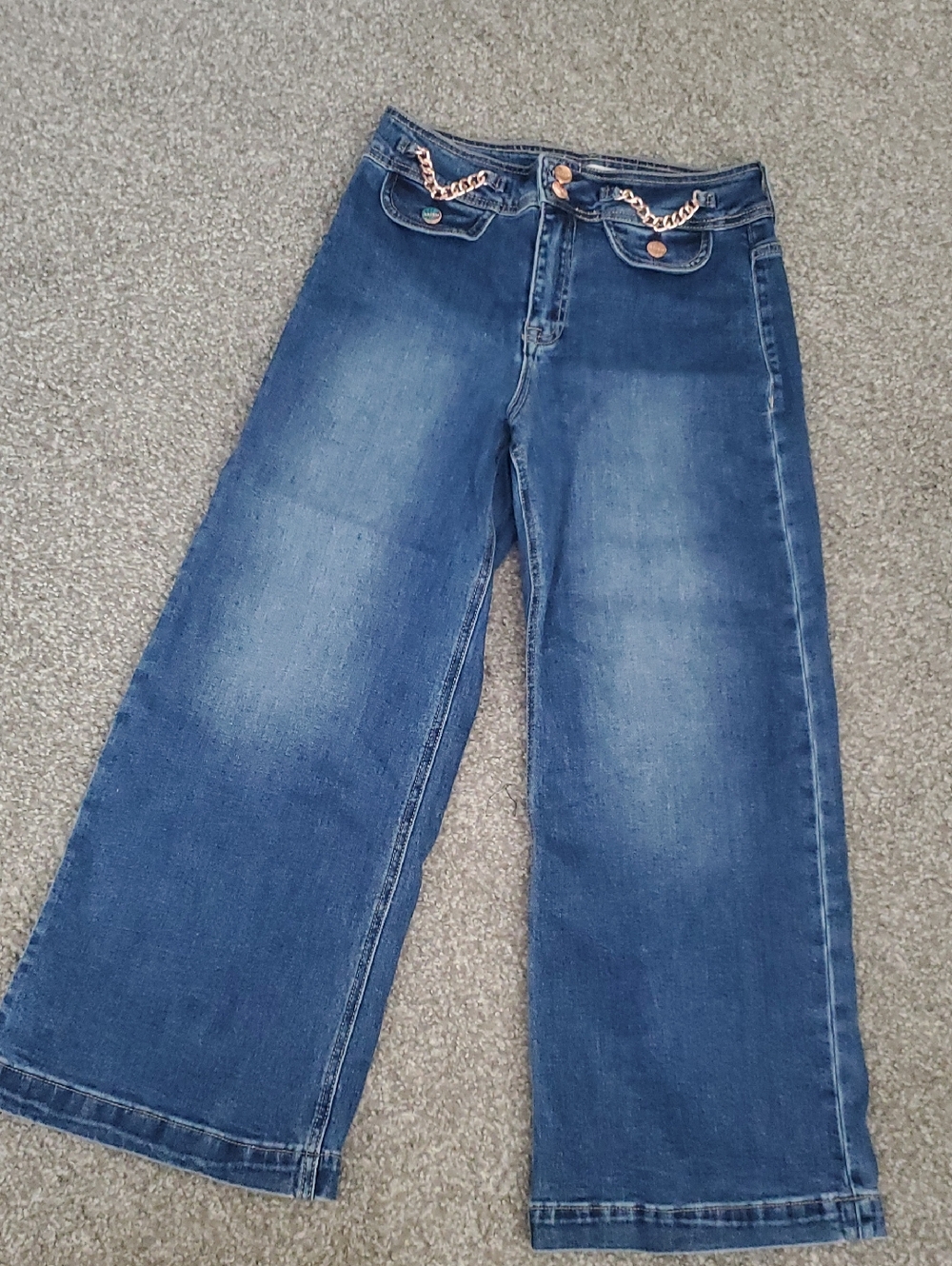 Judy Blue High-Rise Wide Leg Denim Jeans in Medium Blue with Chain Trim